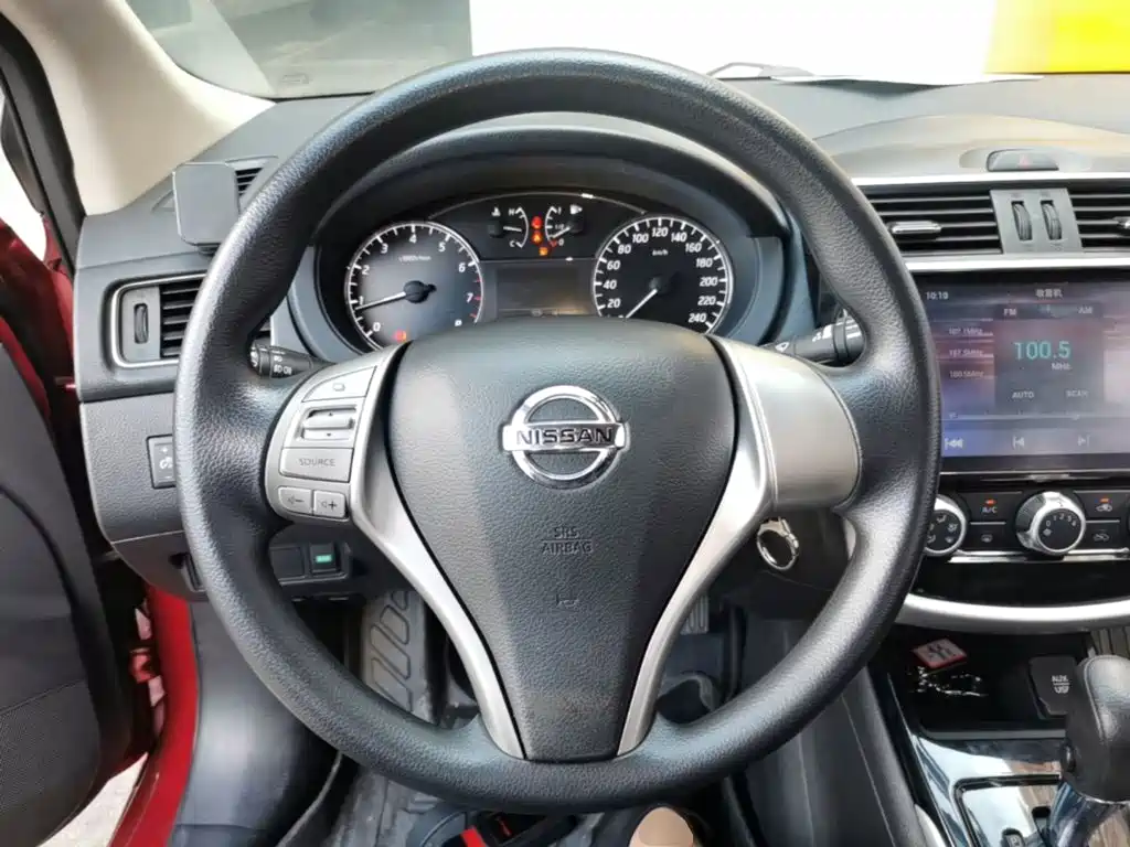 Nissan Tiida — фото 11