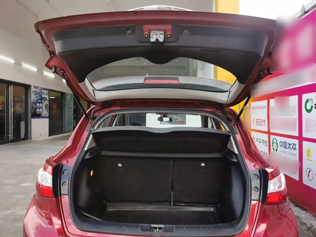 Nissan Tiida — фото 19