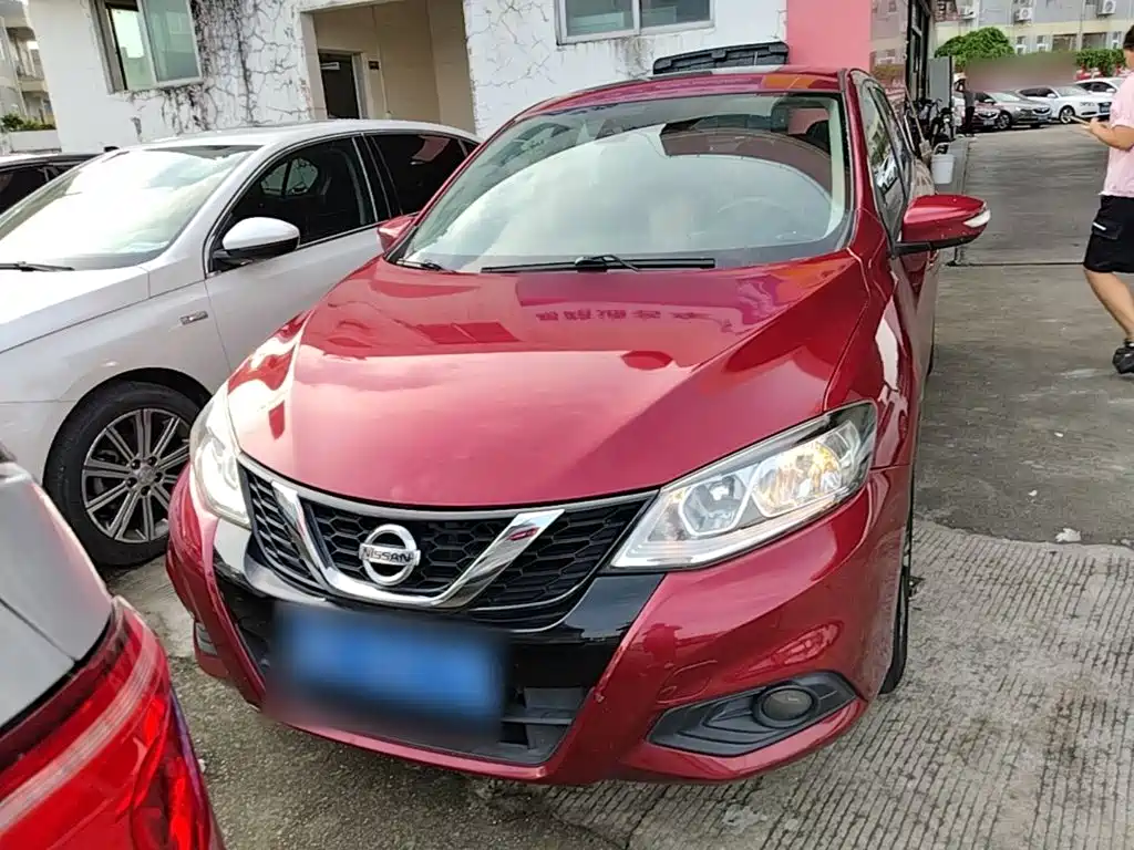 Nissan Tiida — фото 3