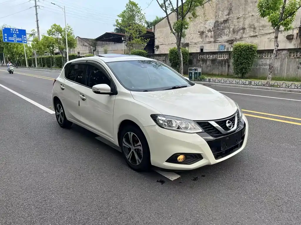 Nissan Tiida — фото 4
