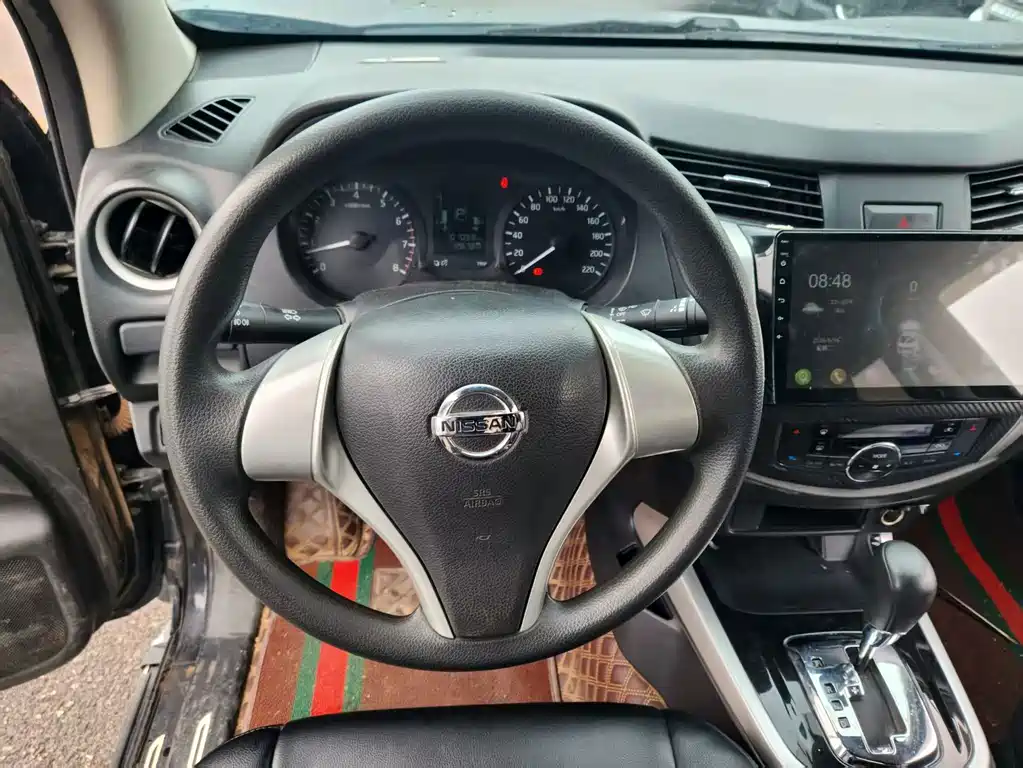 Nissan Navara — фото 10