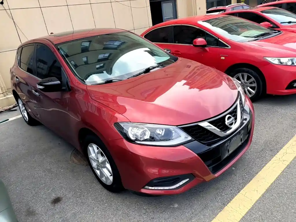 Nissan Tiida — фото 4
