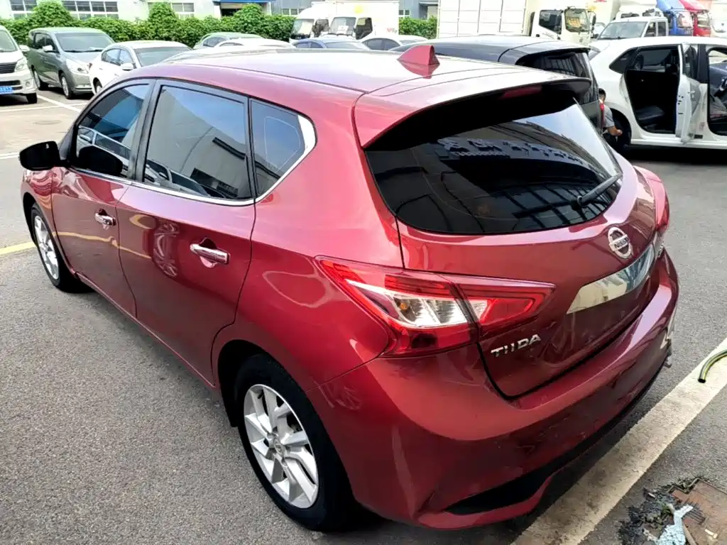 Nissan Tiida — фото 5