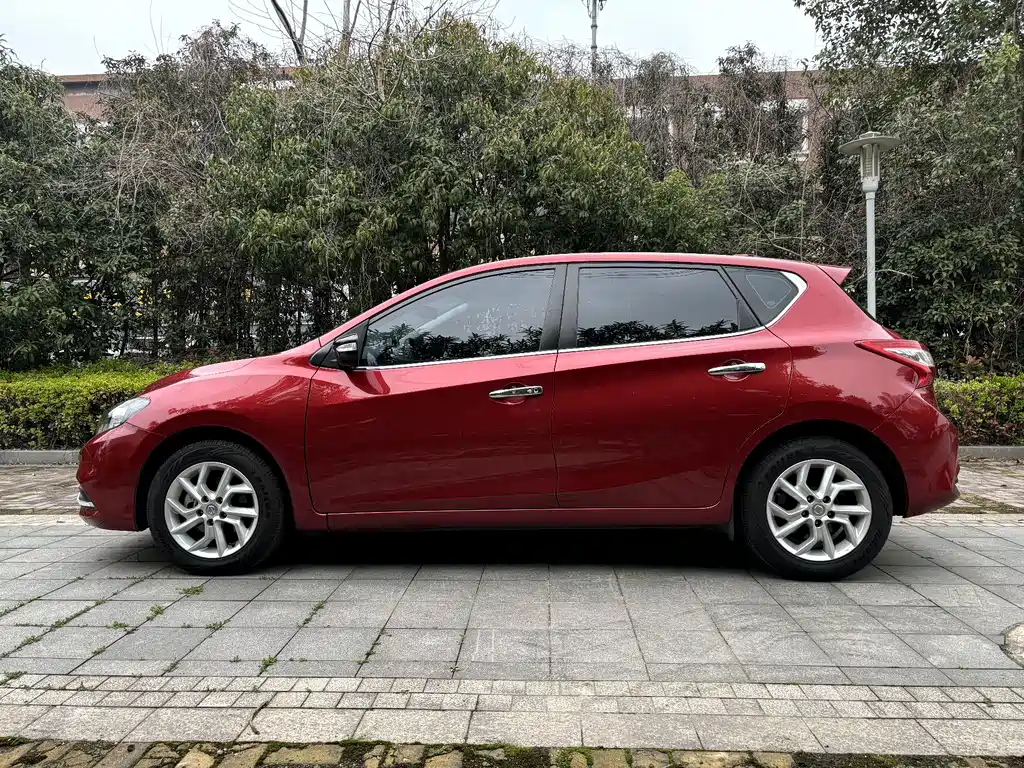 Nissan Tiida — фото 6