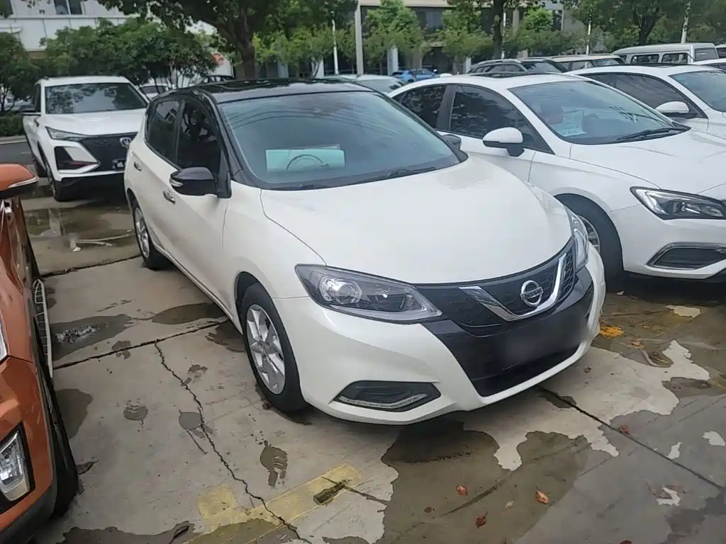 Nissan Tiida — фото 4