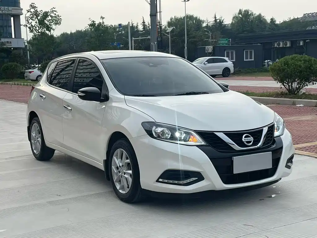 Nissan Tiida — фото 3