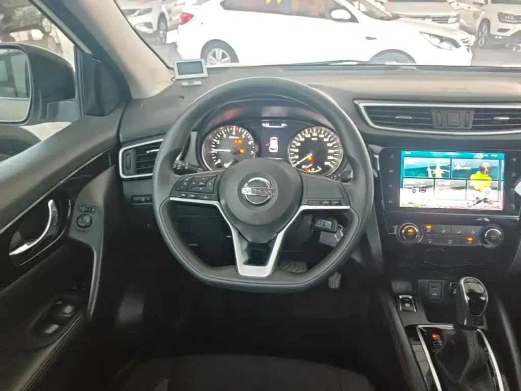 Nissan Qashqai — фото 11
