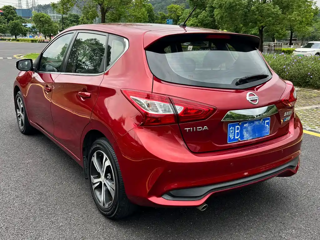 Nissan Tiida — фото 4
