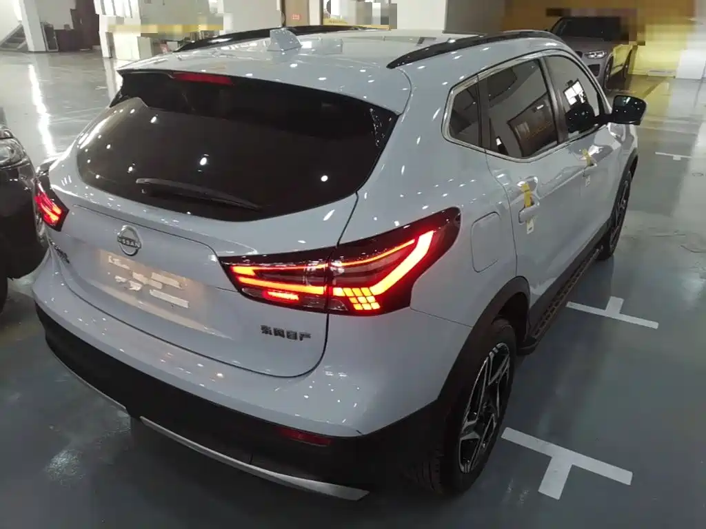 Nissan Qashqai — фото 7