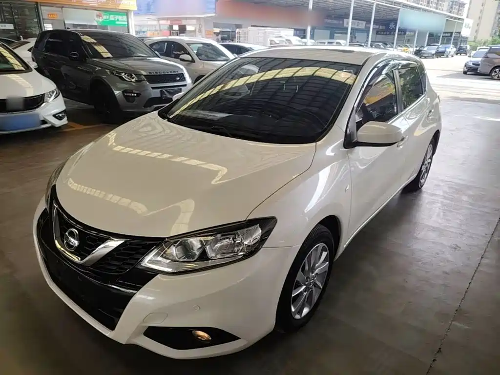 Nissan Tiida — фото 2