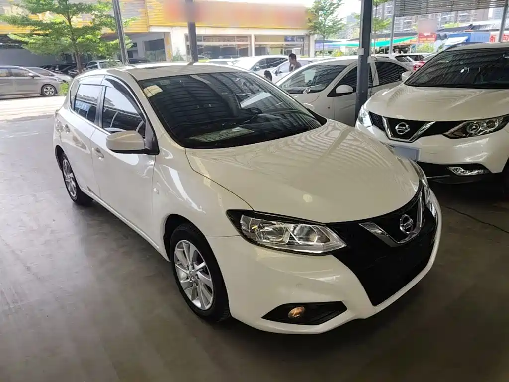 Nissan Tiida — фото 4
