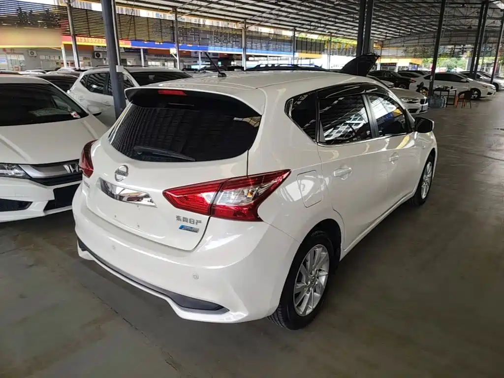 Nissan Tiida — фото 7