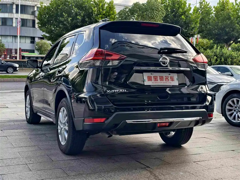 Nissan X-Trail — фото 12