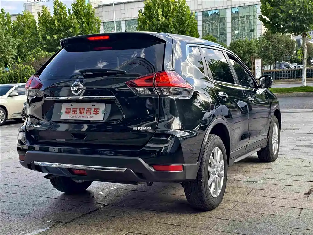 Nissan X-Trail — фото 10