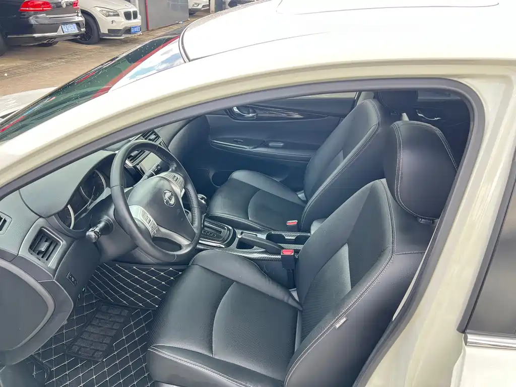 Nissan Tiida — фото 11