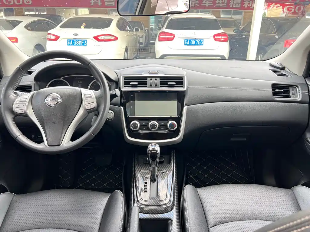 Nissan Tiida — фото 17