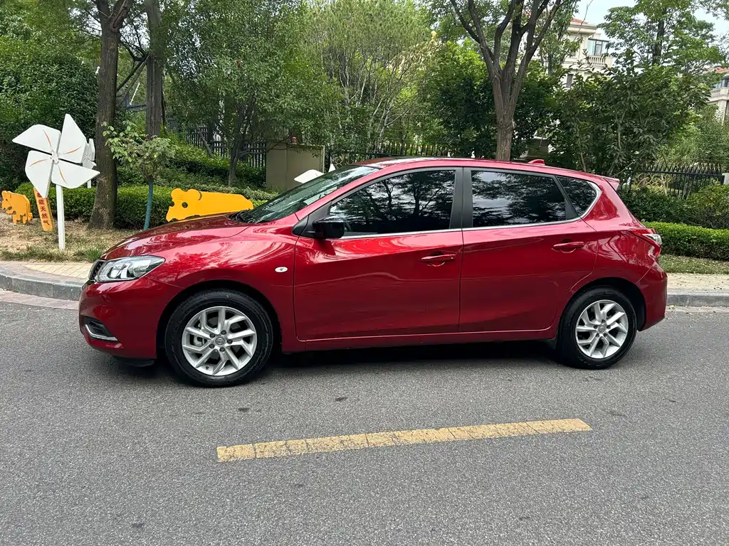 Nissan Tiida — фото 6