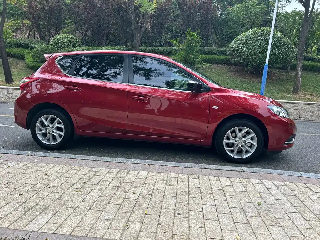 Nissan Tiida — фото 10