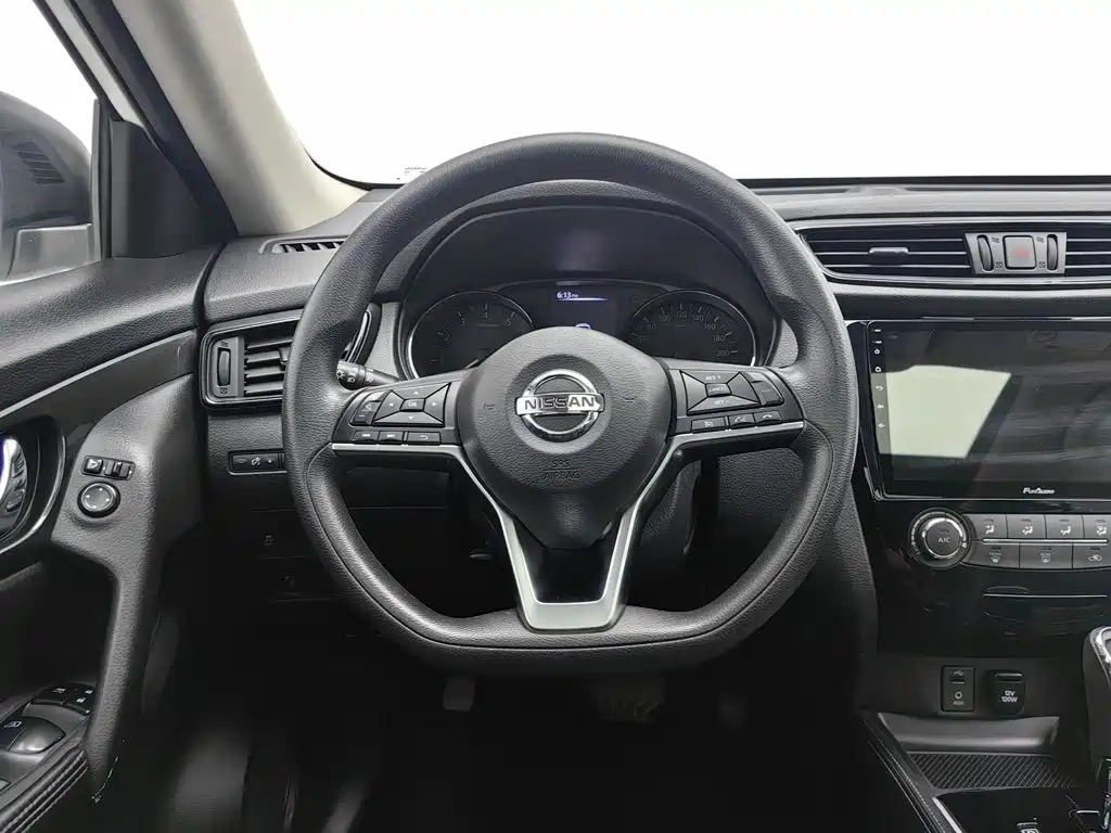 Nissan X-Trail — фото 11