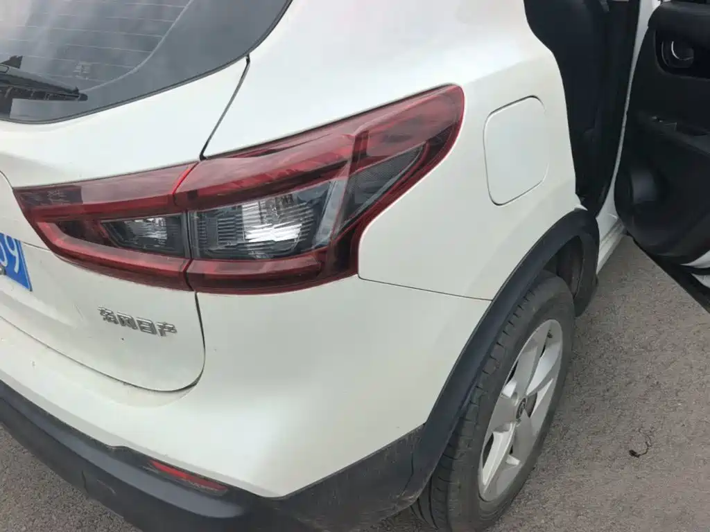 Nissan Qashqai — фото 8