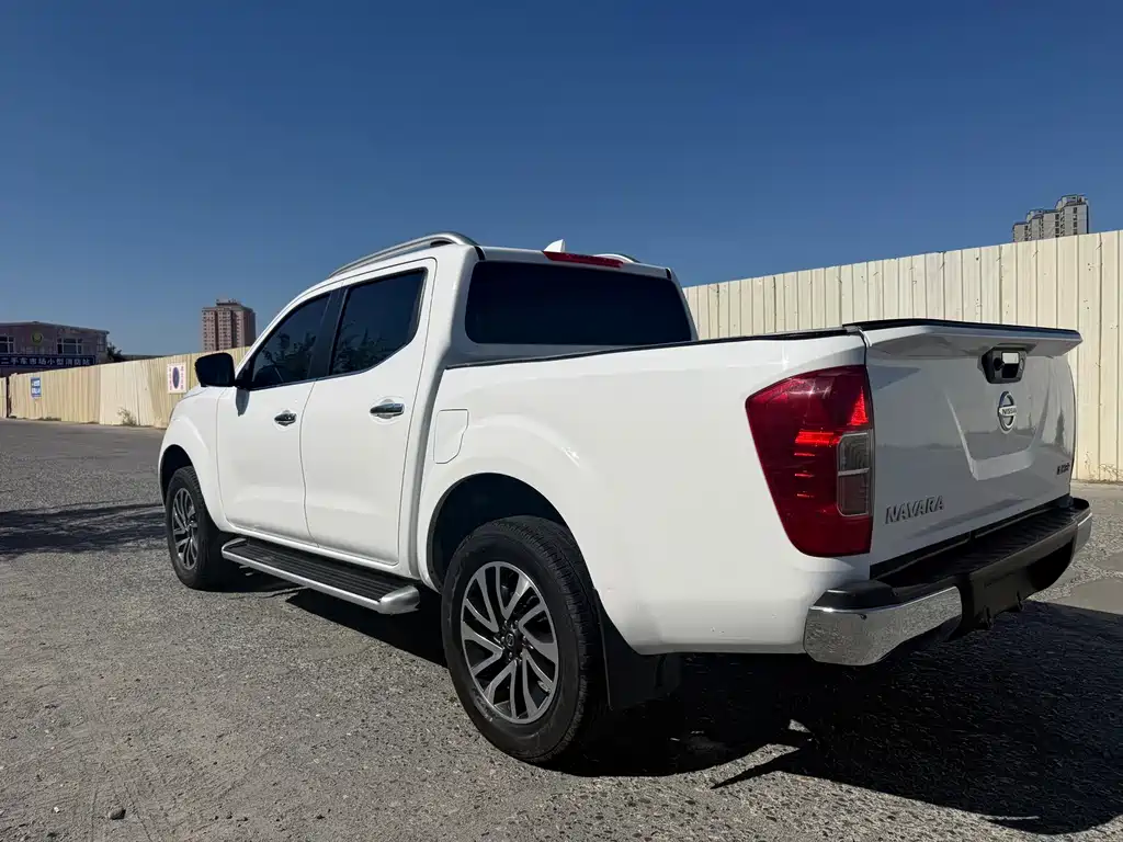 Nissan Navara — фото 7
