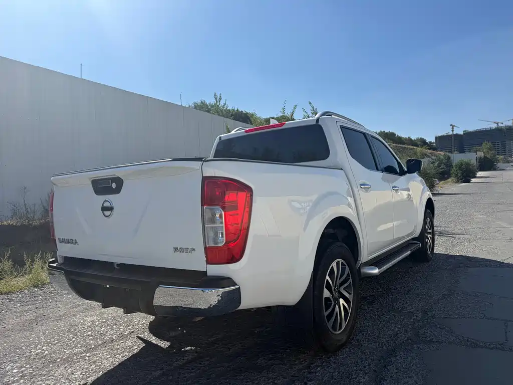 Nissan Navara — фото 9