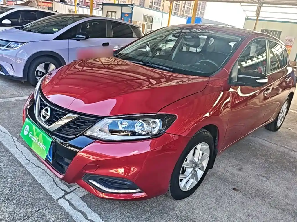 Nissan Tiida — фото 2
