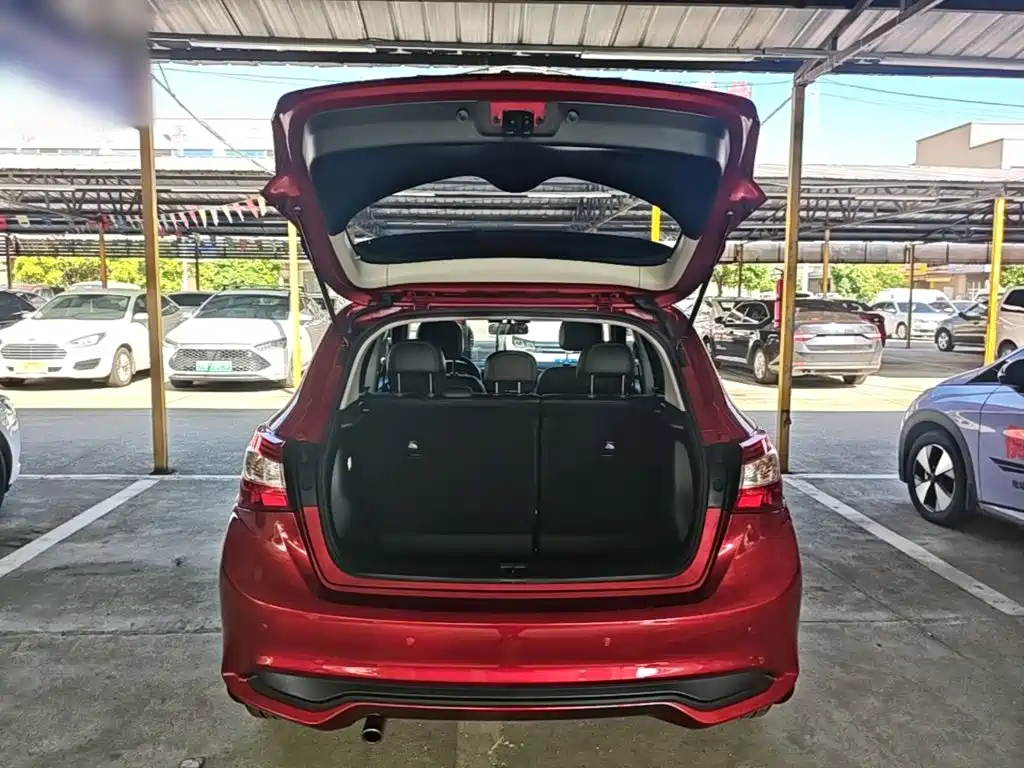 Nissan Tiida — фото 19