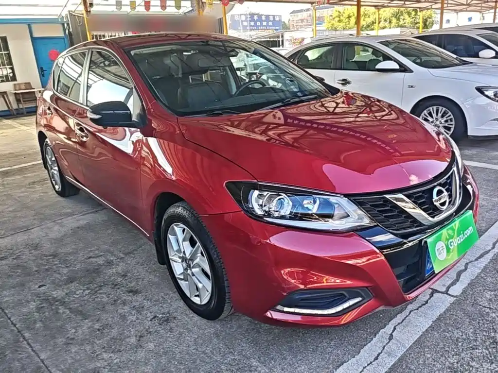 Nissan Tiida — фото 4