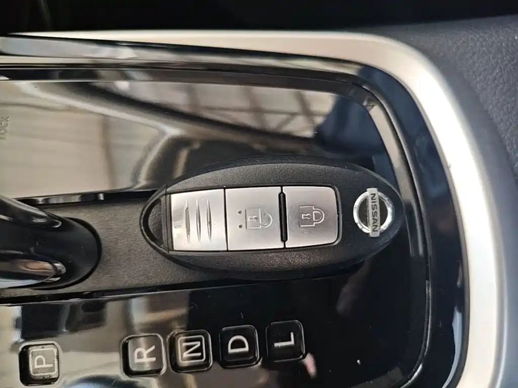 Nissan Tiida — фото 9