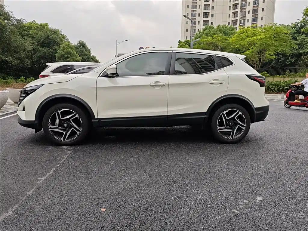Nissan Qashqai — фото 3