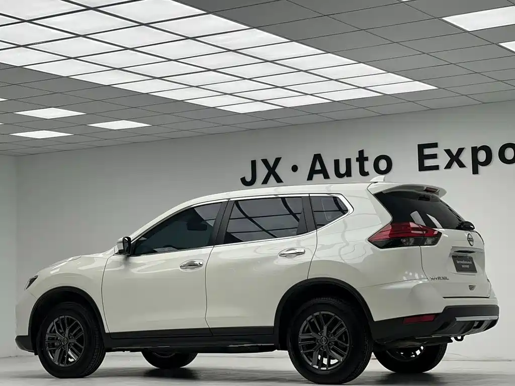 Nissan X-Trail — фото 10