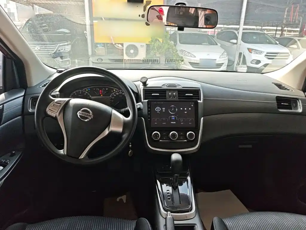 Nissan Tiida — фото 10