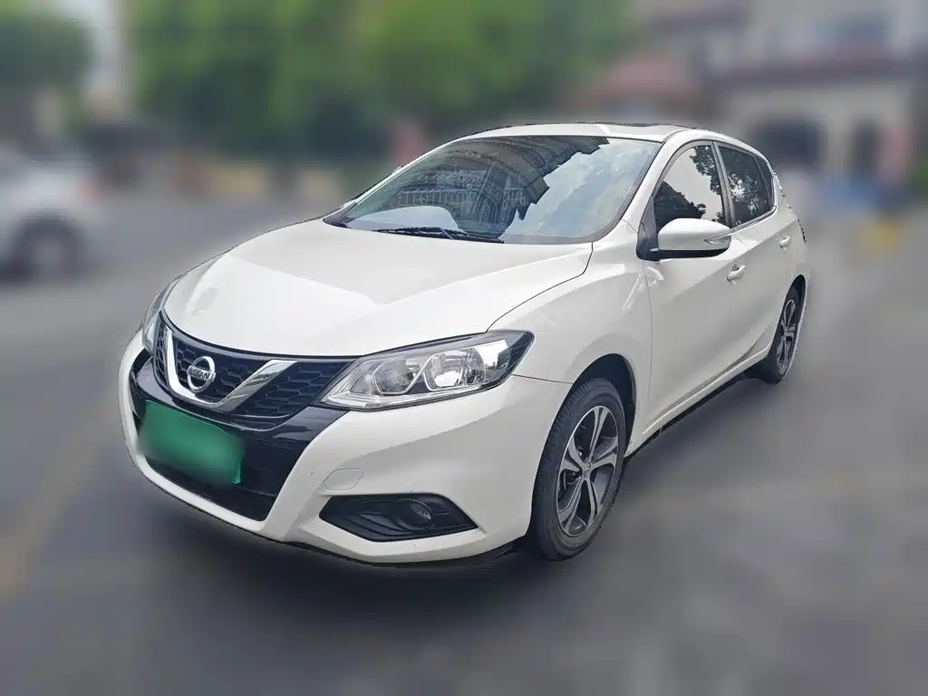 Nissan Tiida — фото 2