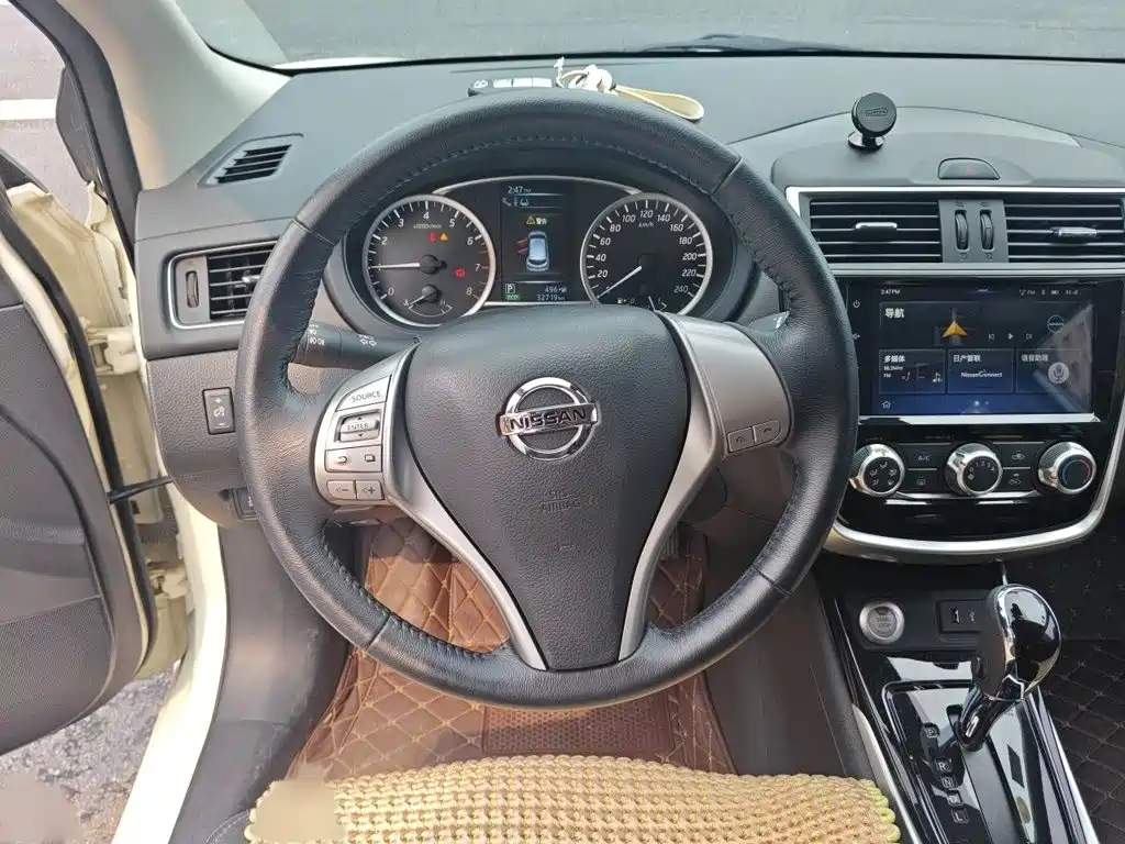 Nissan Tiida — фото 3