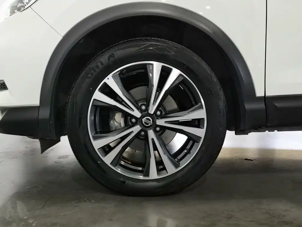 Nissan Qashqai — фото 17
