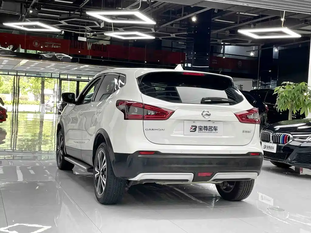 Nissan Qashqai — фото 11
