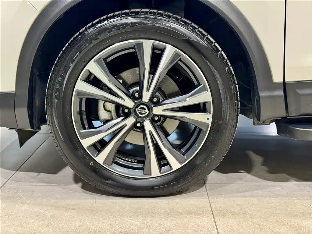 Nissan Qashqai — фото 10