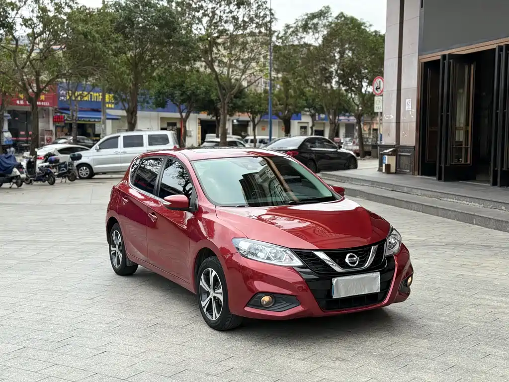 Nissan Tiida — фото 3