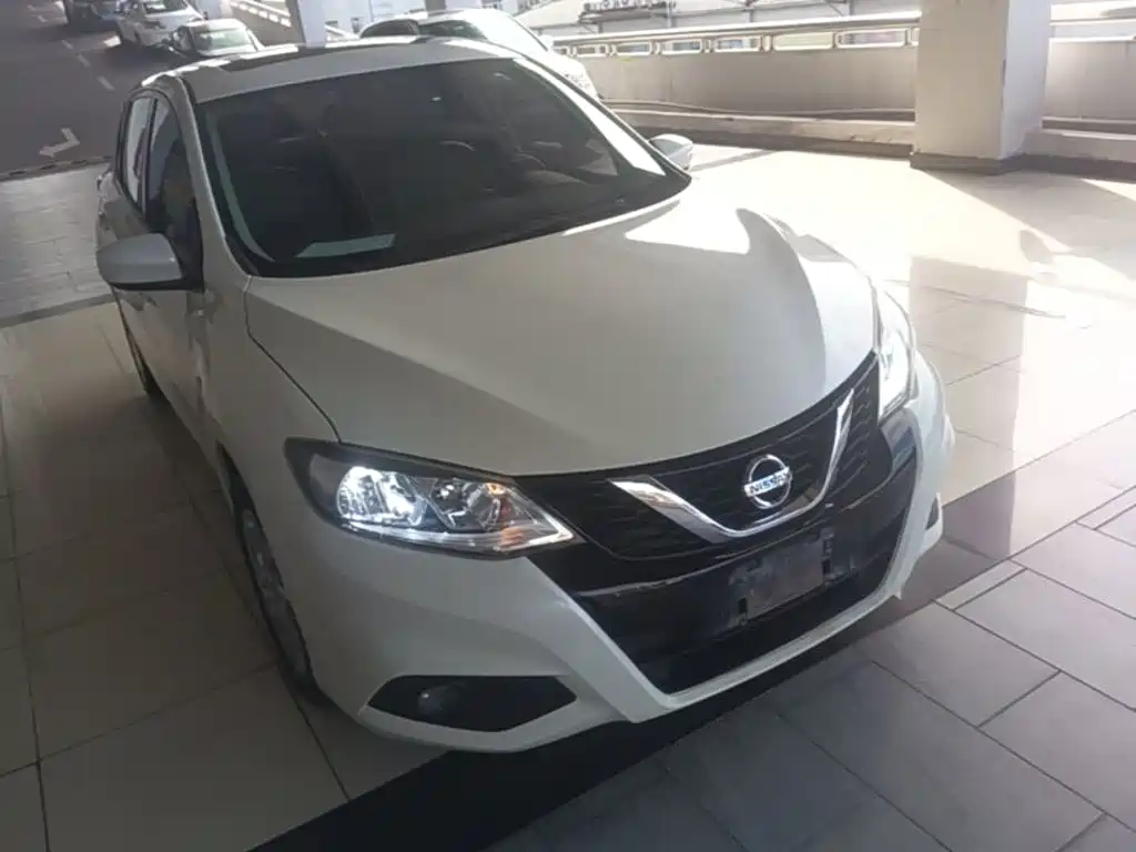 Nissan Tiida — фото 4