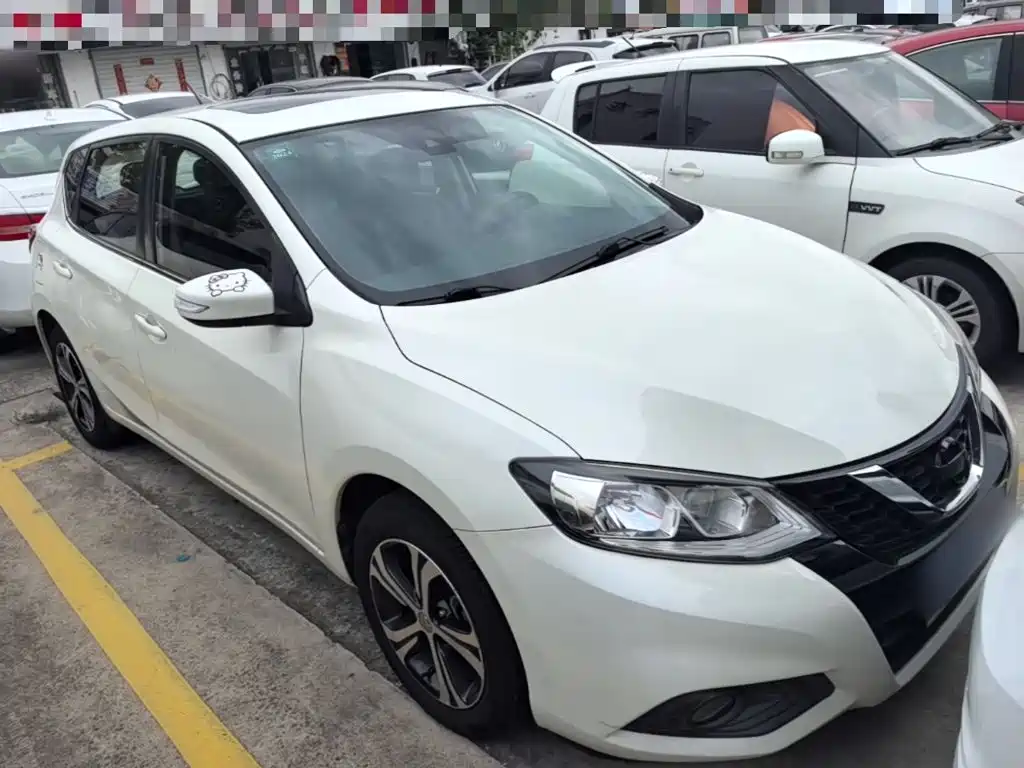 Nissan Tiida — фото 4