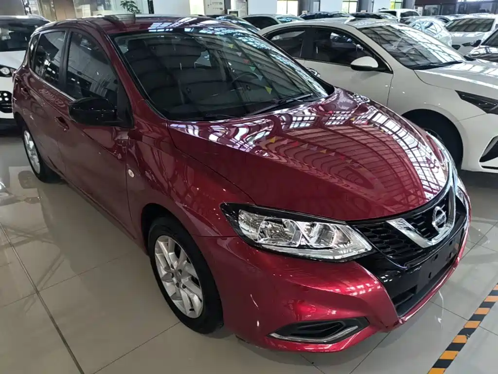 Nissan Tiida — фото 4