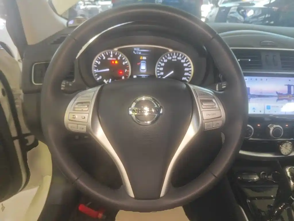 Nissan Tiida — фото 11