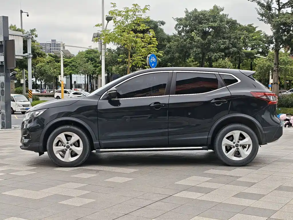 Nissan Qashqai — фото 9