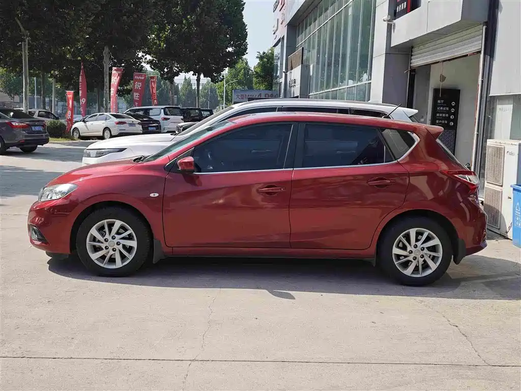 Nissan Tiida — фото 3