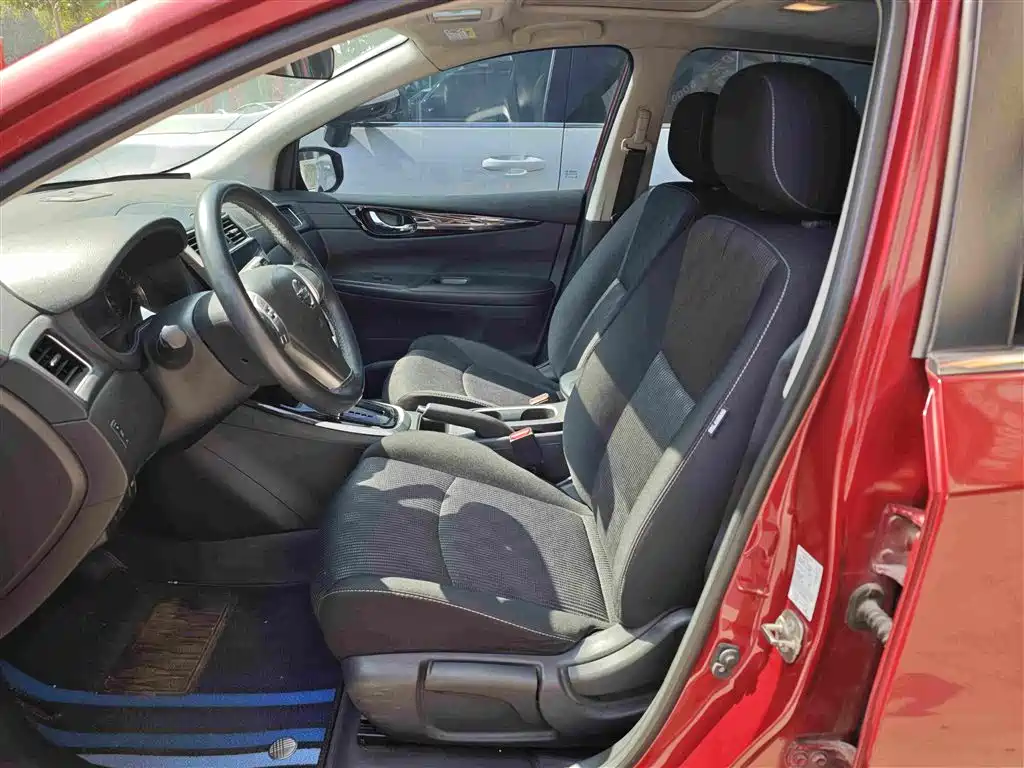 Nissan Tiida — фото 4