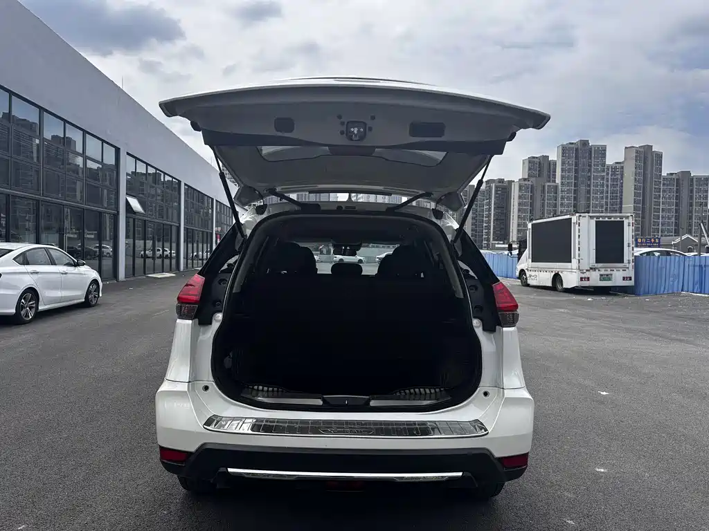 Nissan X-Trail — фото 17
