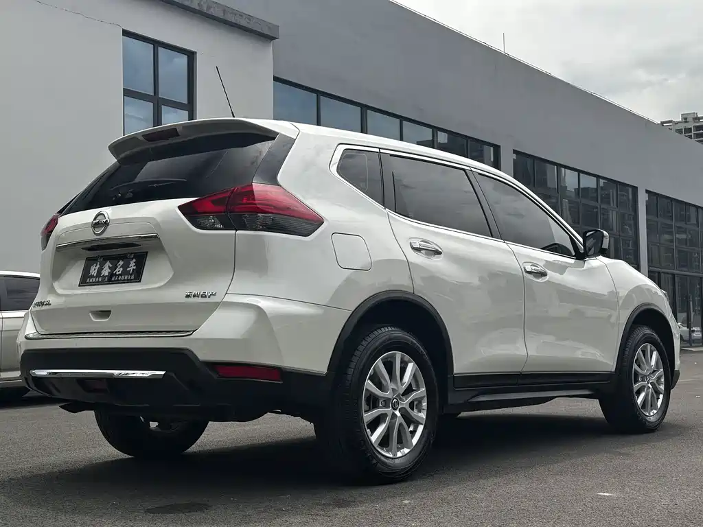 Nissan X-Trail — фото 9