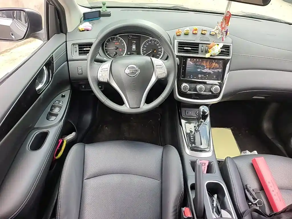 Nissan Tiida — фото 11