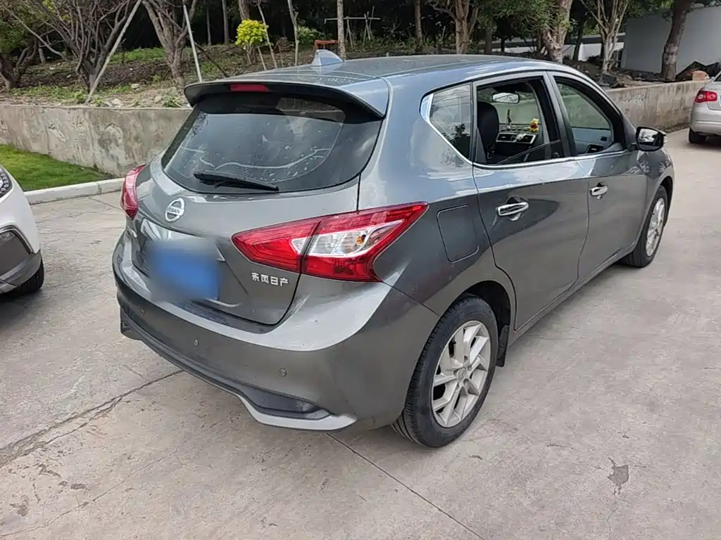 Nissan Tiida — фото 7